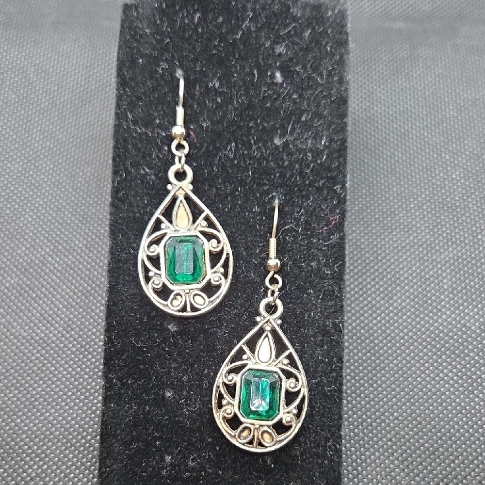 Drop Earring With Green Stone, Pierced